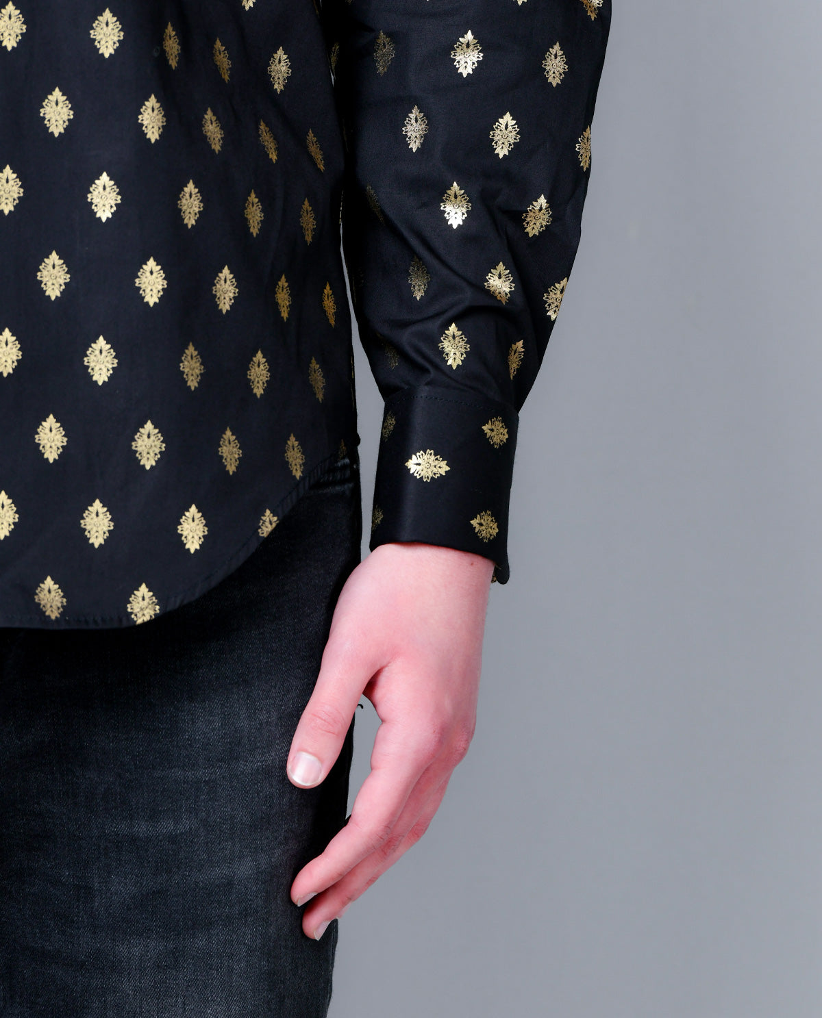 Gold Ornate on black