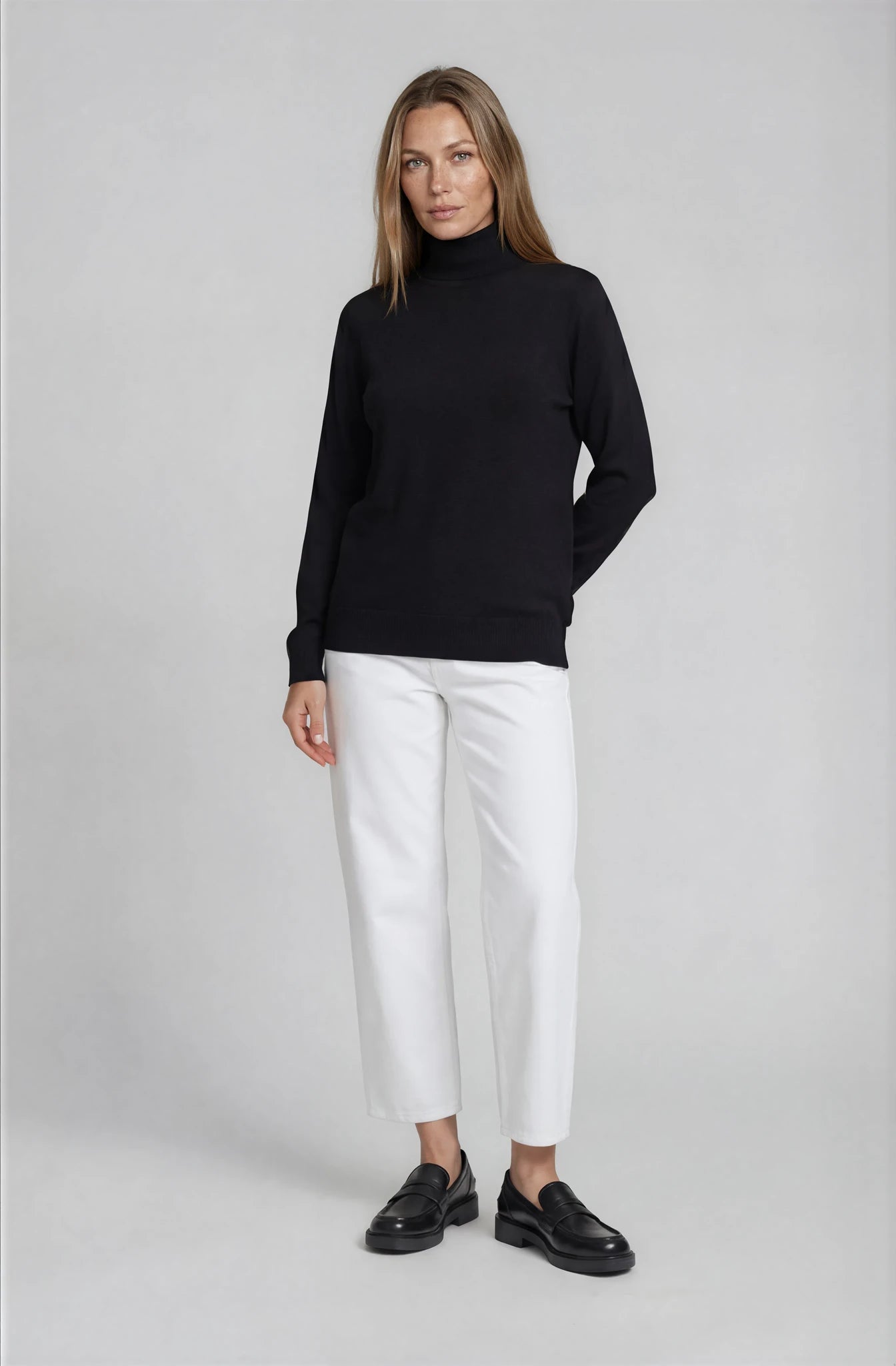 Women’s Extra-Fine Merino Wool Roll Neck Sweater — Black