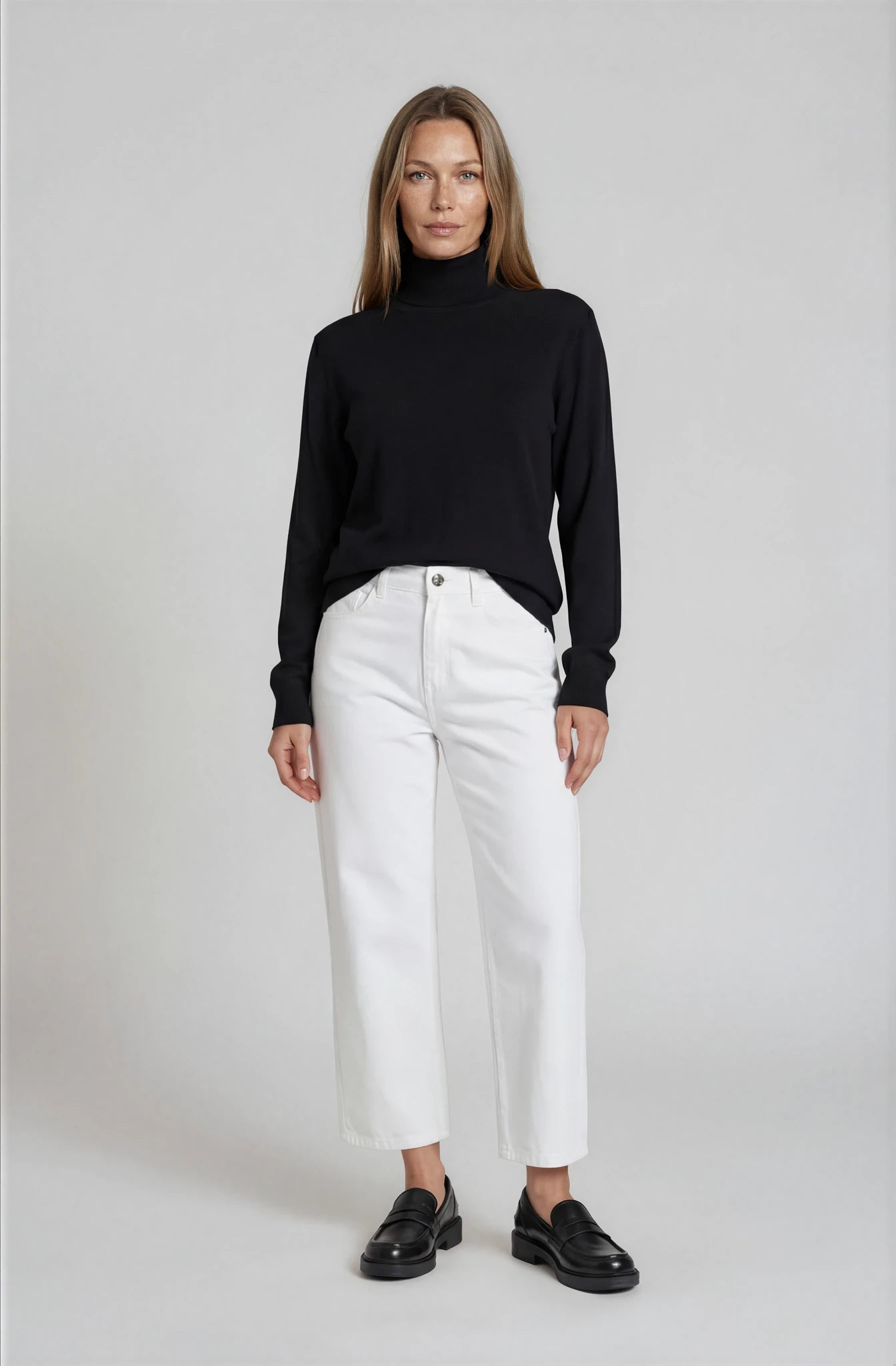 Women’s Extra-Fine Merino Wool Roll Neck Sweater — Black